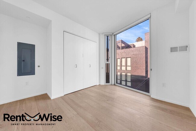 Building Photo - 450 Hayes St