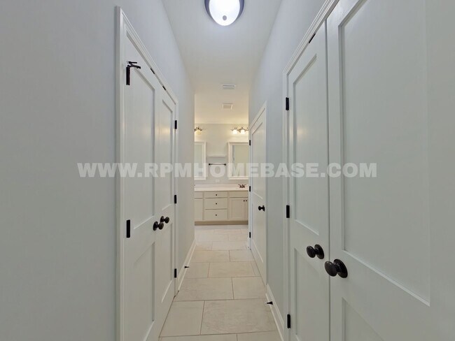 Building Photo - Elegant, 4 Bed, 3.5 bath Nearly New & Move-In Ready in Shalimar