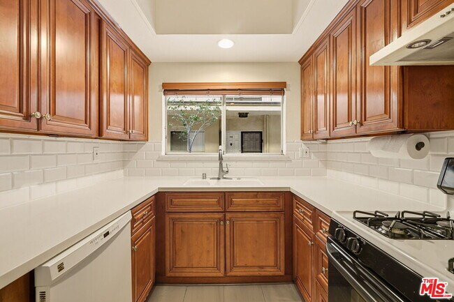 Building Photo - 1818 Pelham Ave