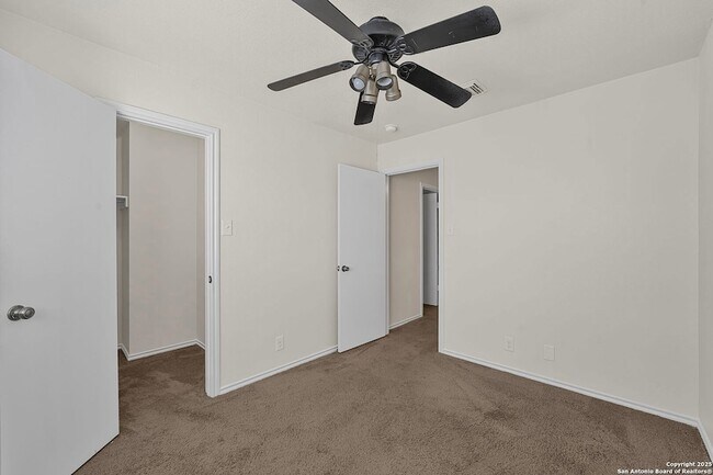 Building Photo - 9711 Diamond Cliff Dr