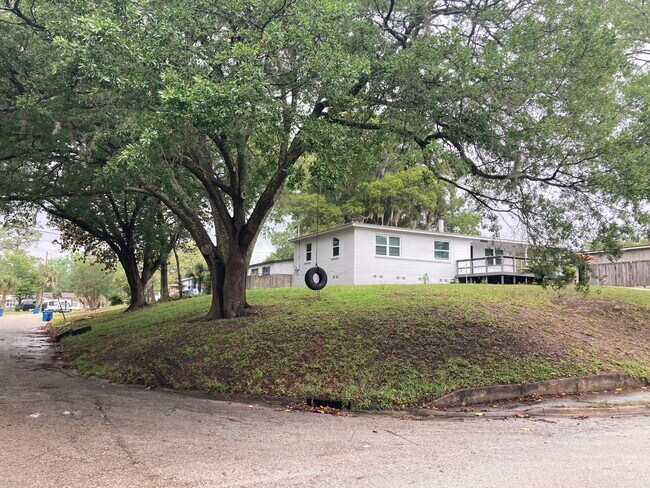 Building Photo - 6923 Gaillardia Rd S