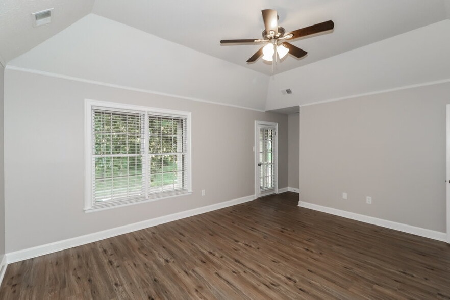 Building Photo - 225 Richards Way Dr