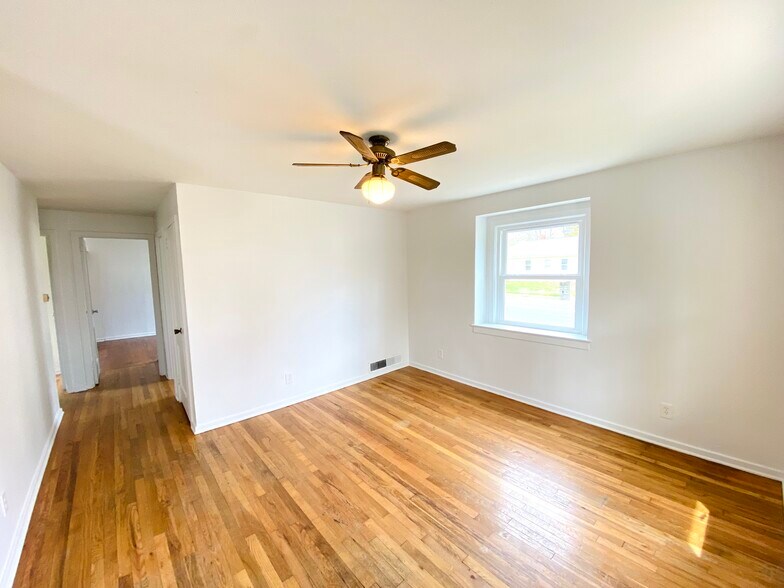 Building Photo - 58 Waddell Rd
