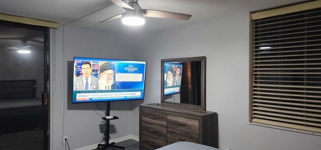 Building Photo - Riverfront Community Resort Style 2/2 Condo