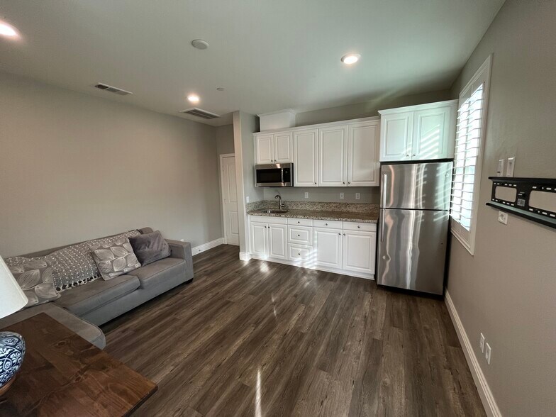 Building Photo - 37556 River Oats Ln