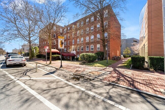 Building Photo - 1716 Cambridge St