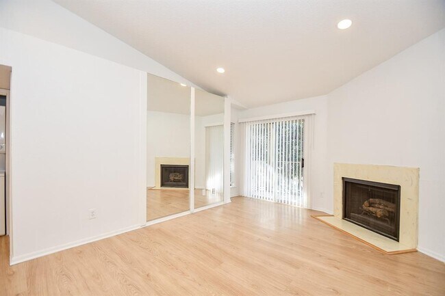 Building Photo - 11201 Lynbrook Dr