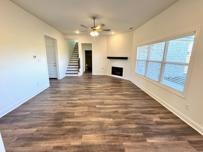 Building Photo - JohnNielsenWay5324