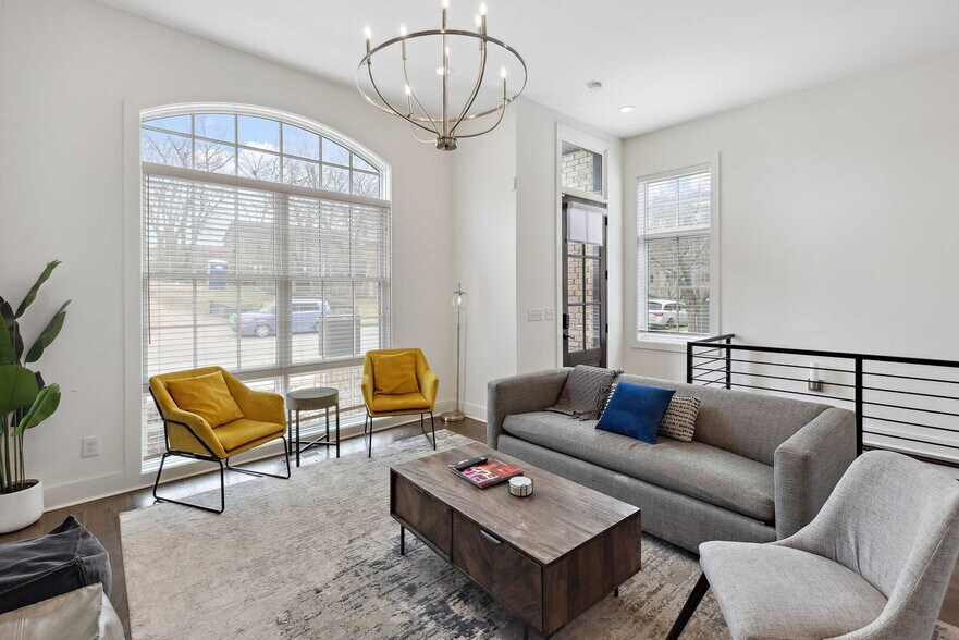 Building Photo - 3206 West End Cir