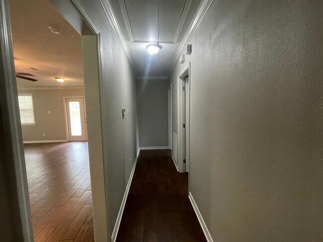 Building Photo - Broadmoor Gem! Come See Today!