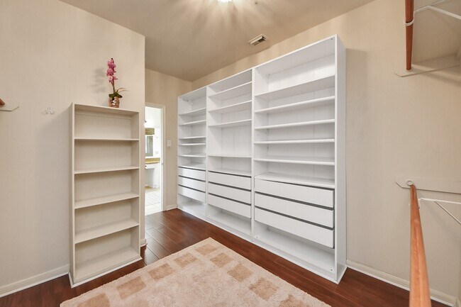 Building Photo - 30214 Vinebriar Dr