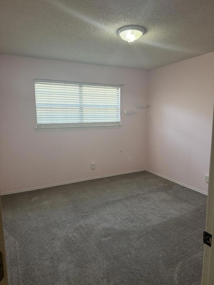 Building Photo - 4717 Elma Dr