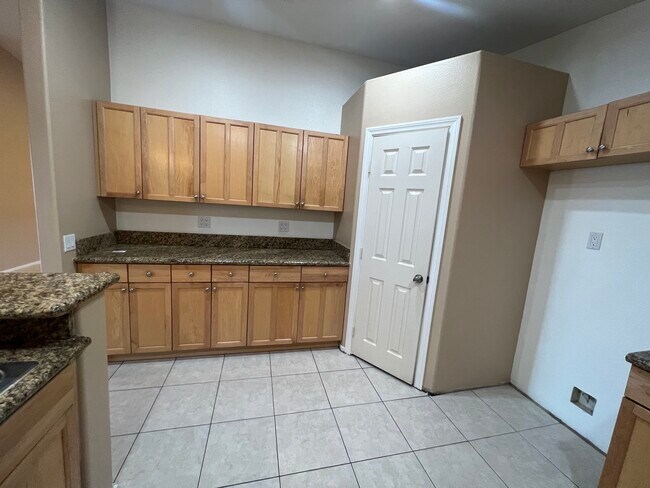 Building Photo - 66334 San Juan Rd