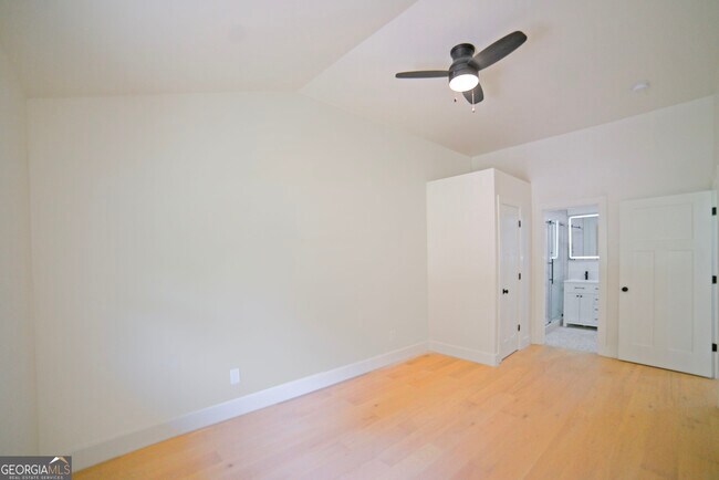 Building Photo - 2625 Santa Barbara Dr NW
