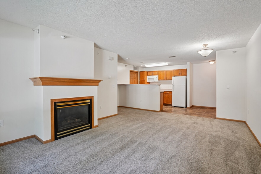 Building Photo - Promenade Oaks