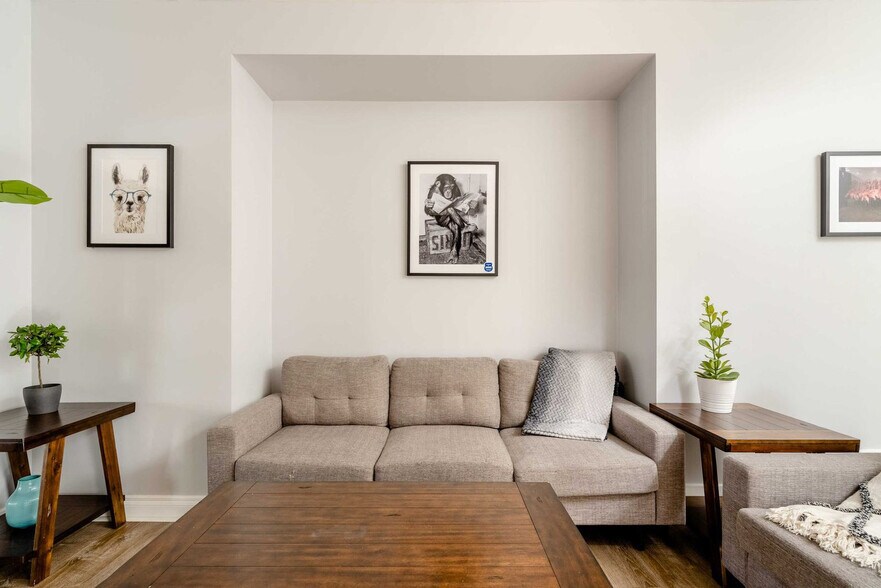 Building Photo - 4004 SE Division St