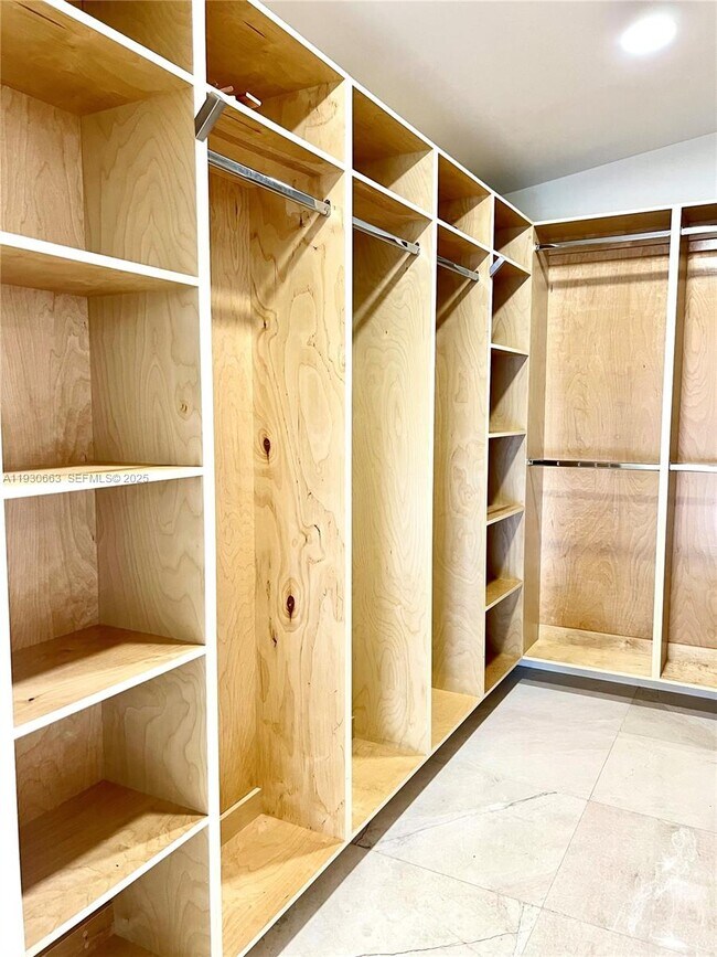 Building Photo - 2536 Flamingo Ln