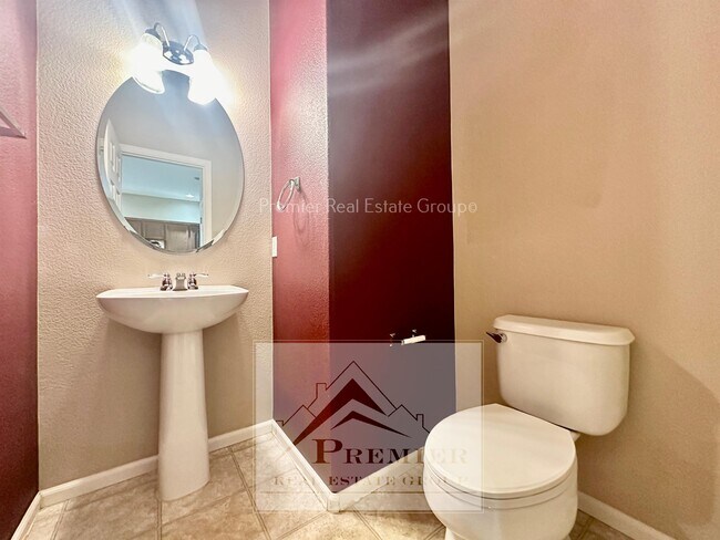 Building Photo - 7825 Sandy Spgs