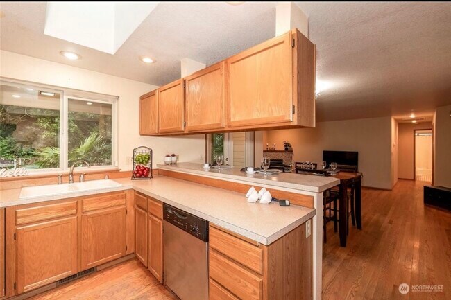 Kitchen - 4100 Songbird Ln NW