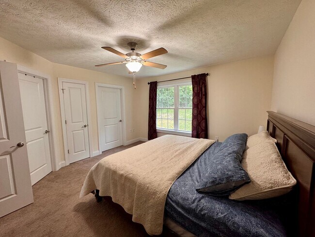 Building Photo - Townhouse for Rent in Spring Oaks!