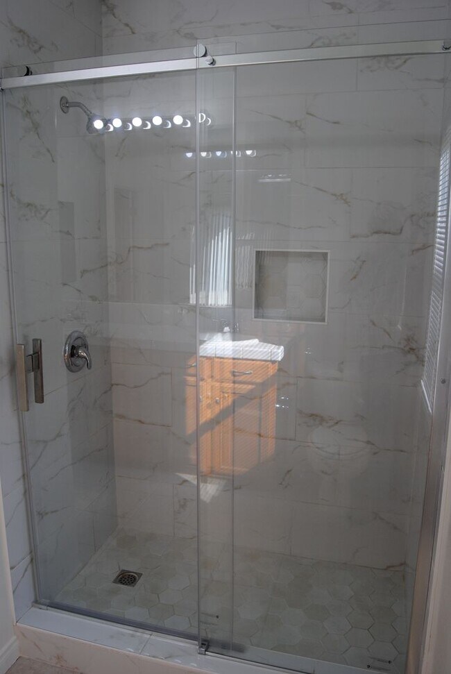 Building Photo - 2715 Paradise Point Pl