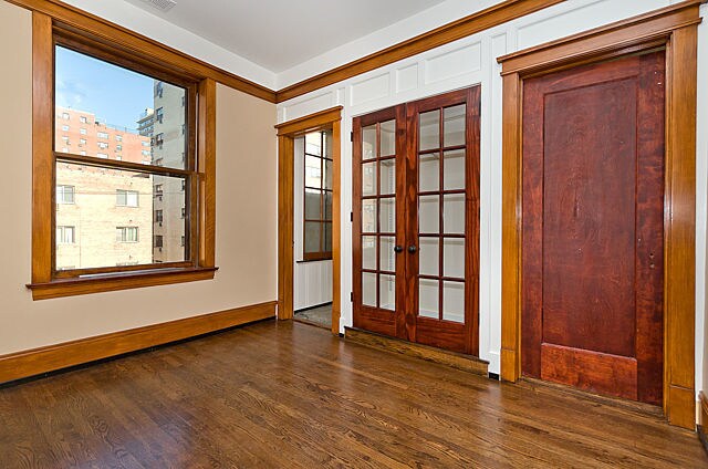 Building Photo - 5825 N Kenmore Ave