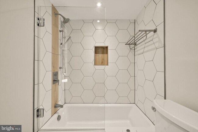 Building Photo - 1239 Vermont Ave NW