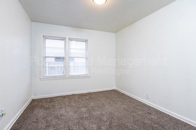 Building Photo - 409 W 31st St S