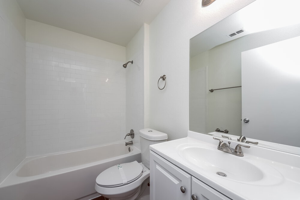 Building Photo - 16444 Coopers Hawk Ave