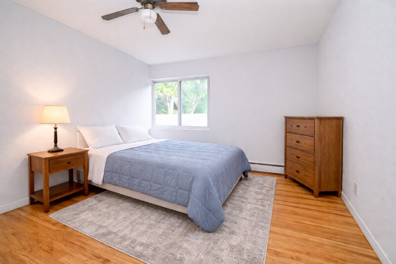 Building Photo - 515 5th St SE