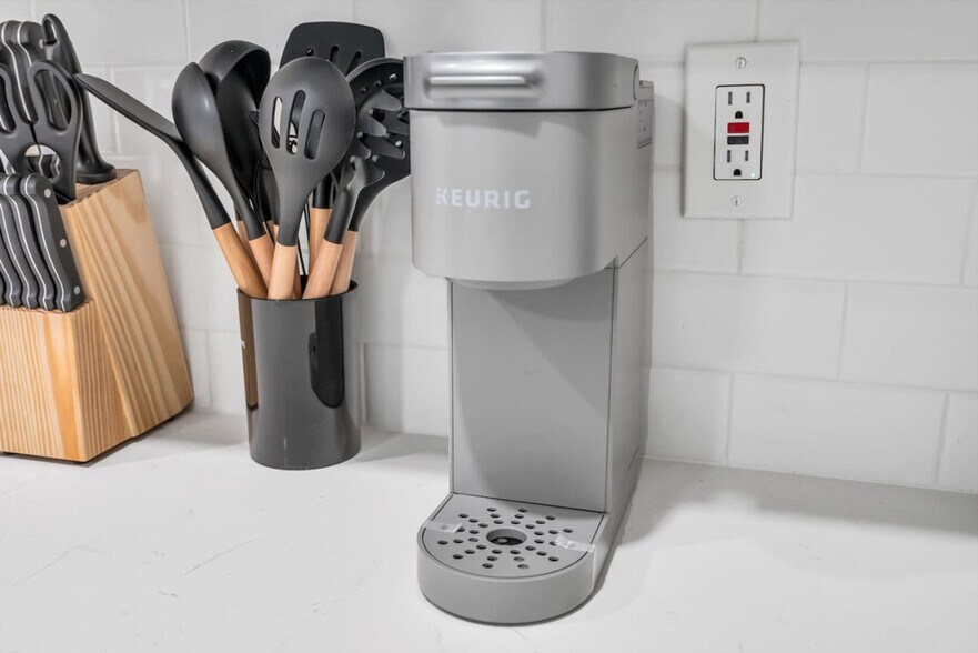 Building Photo - 24 Highland St