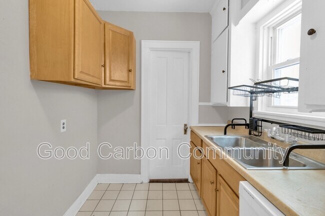 Building Photo - 176 Richmond Ave