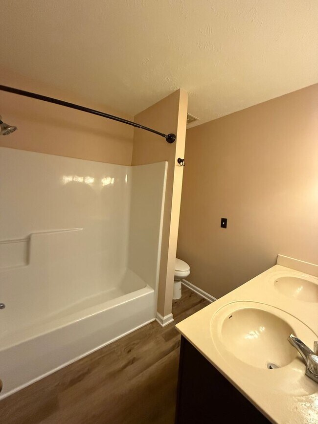 Building Photo - Charming Open-Concept Home in LaVergne