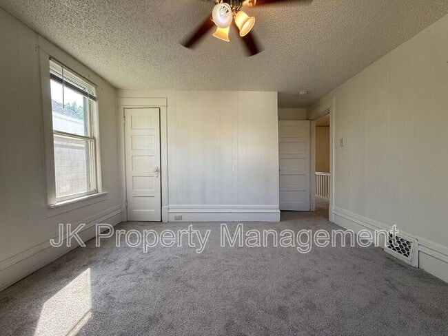 Building Photo - 911 5th Ave N