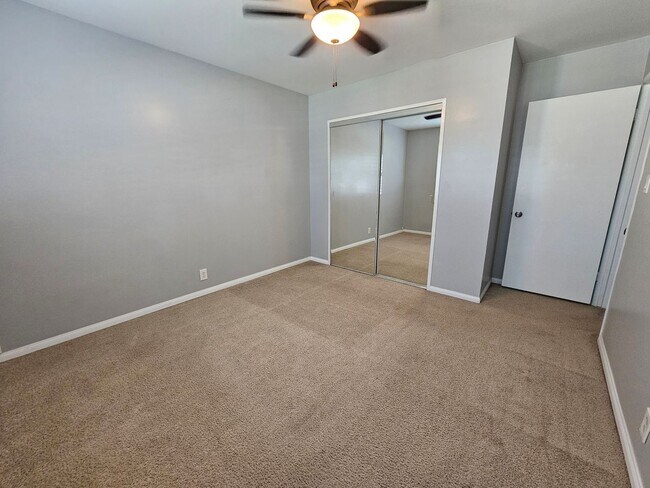 Building Photo - 4BD/2BA Available Near El Dorado Park!!