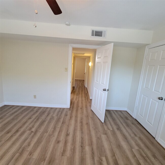 Building Photo - 11649 Chimney Rock Rd