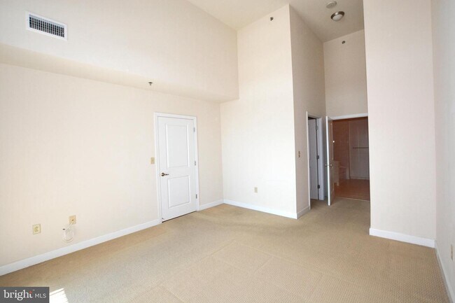 Building Photo - 5750 Bou Ave