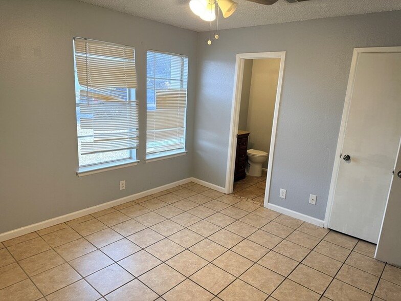 Building Photo - 2 Star Cir