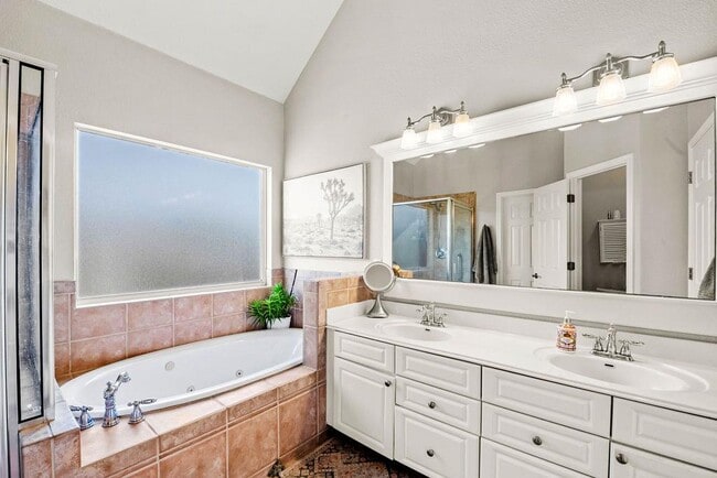 Building Photo - 11 Elmwood Cir