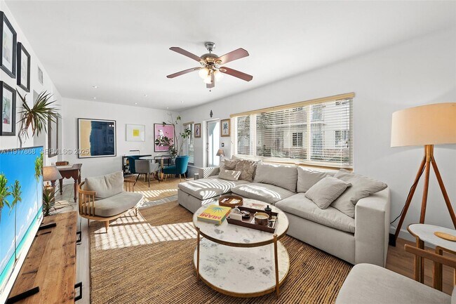 Building Photo - 1120 Venetian Way