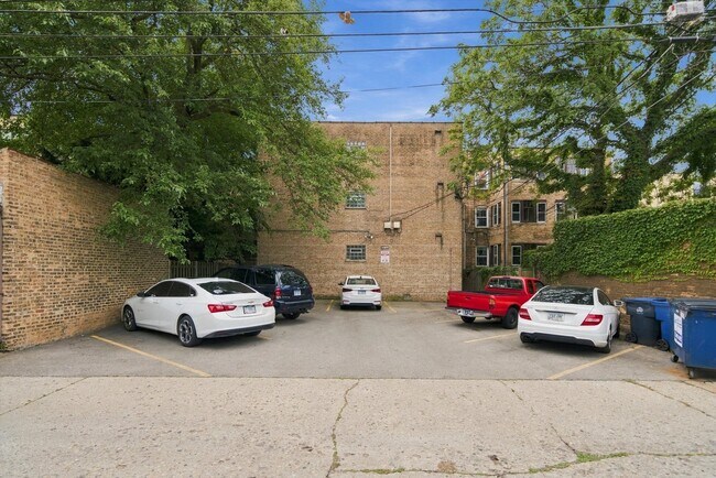 Building Photo - 503 Sheridan Rd