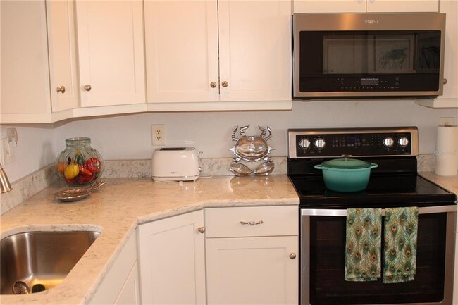 Building Photo - 4240 Ironwood Cir