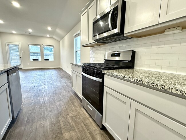 Building Photo - 1305 Middleton Grv