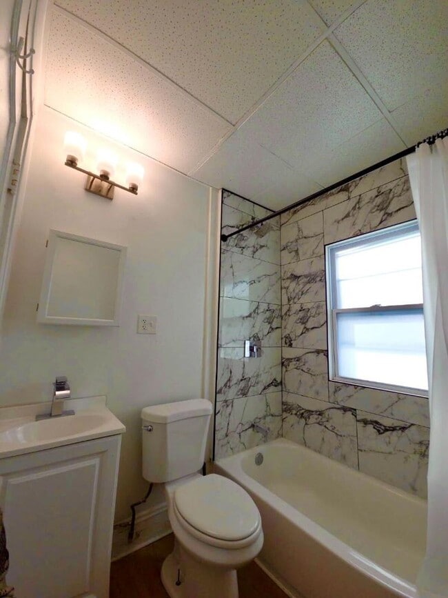 Building Photo - 4014 Cypress Ave