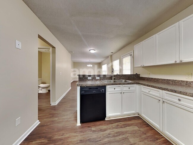 Building Photo - 405 White Bluff Ct