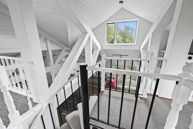 Building Photo - 10 Paradise Ln
