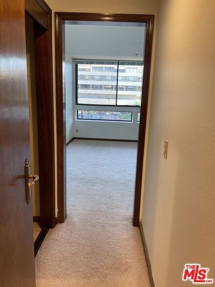 Building Photo - 880 W 1st St