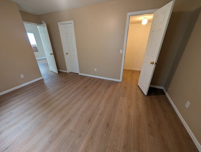 Building Photo - 5005-5007 Geyser Blvd