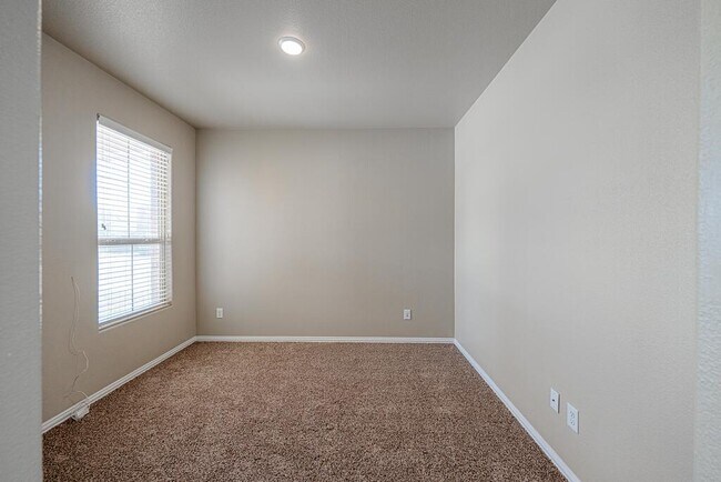 Building Photo - 7216 Brooks Ranch Rd
