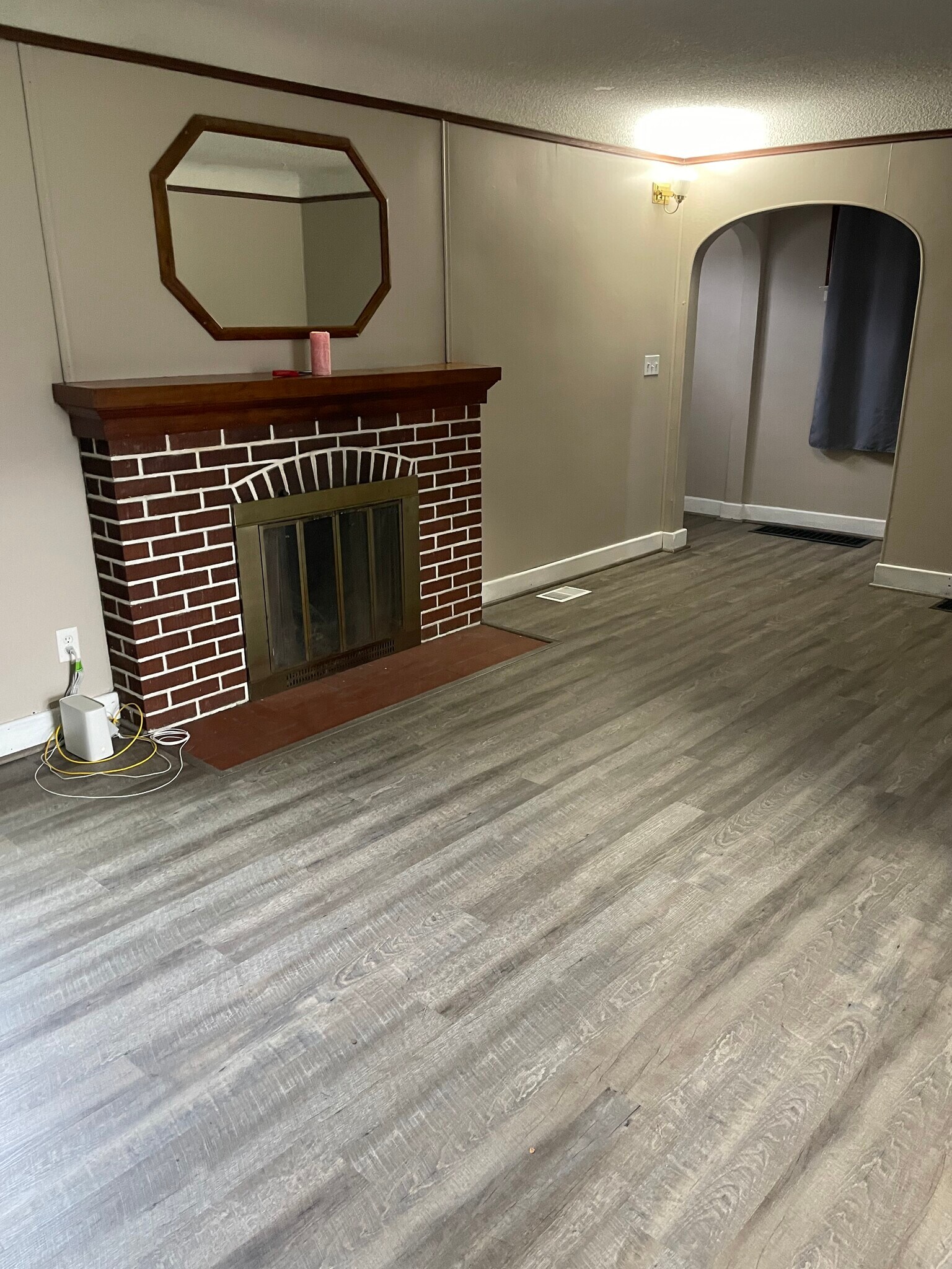 Building Photo - 592 E Montcalm St